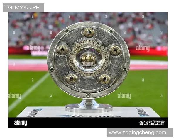 足球的荣耀与梦想:探寻世界各大足球奖杯背后的故事与意义 足球的荣耀与梦想:探寻世界各大足球奖杯背后的故事与意义